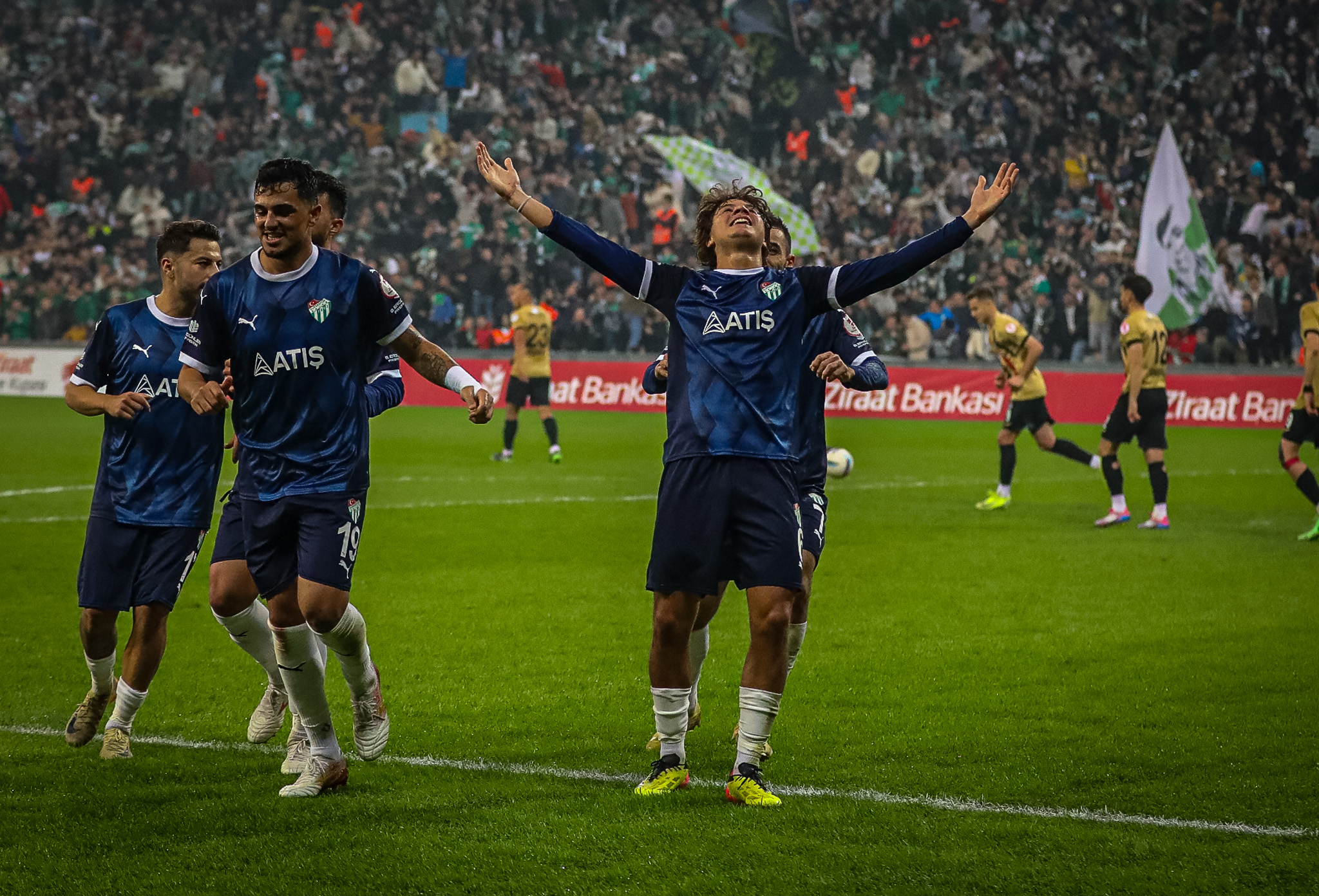 Bursaspor Kaptan Özek’le maçı uzattı!