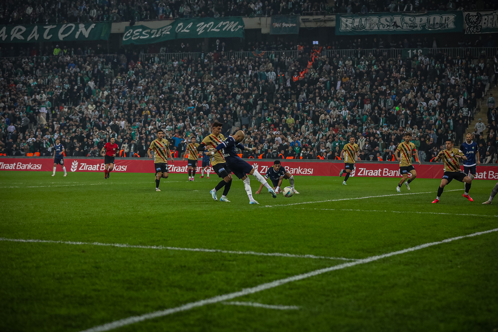 Tribünler yine yükünü aldı!