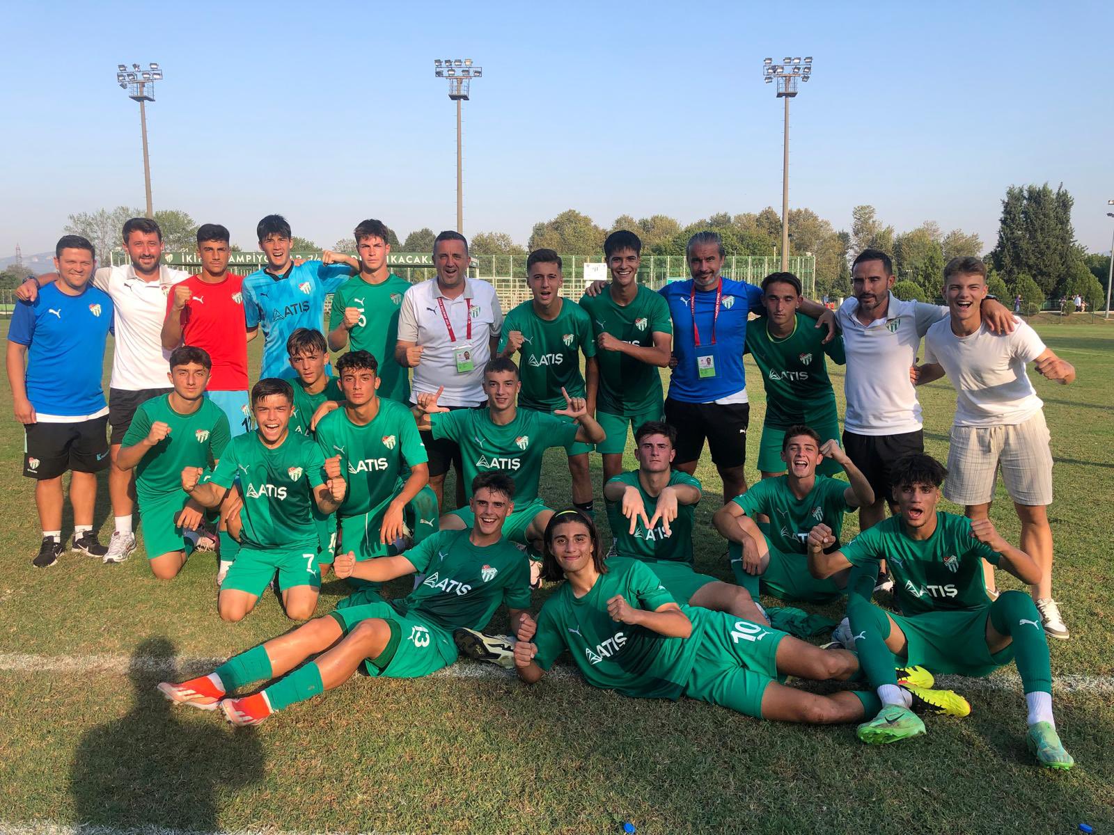 Bursaspor Akademi’de cumartesi mesaisi