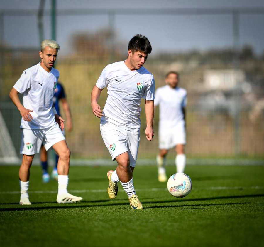 Bursaspor’da bir genç daha kiralandı