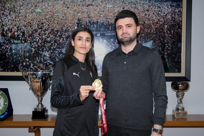 Başkan Çelik şampiyonu kutladı!