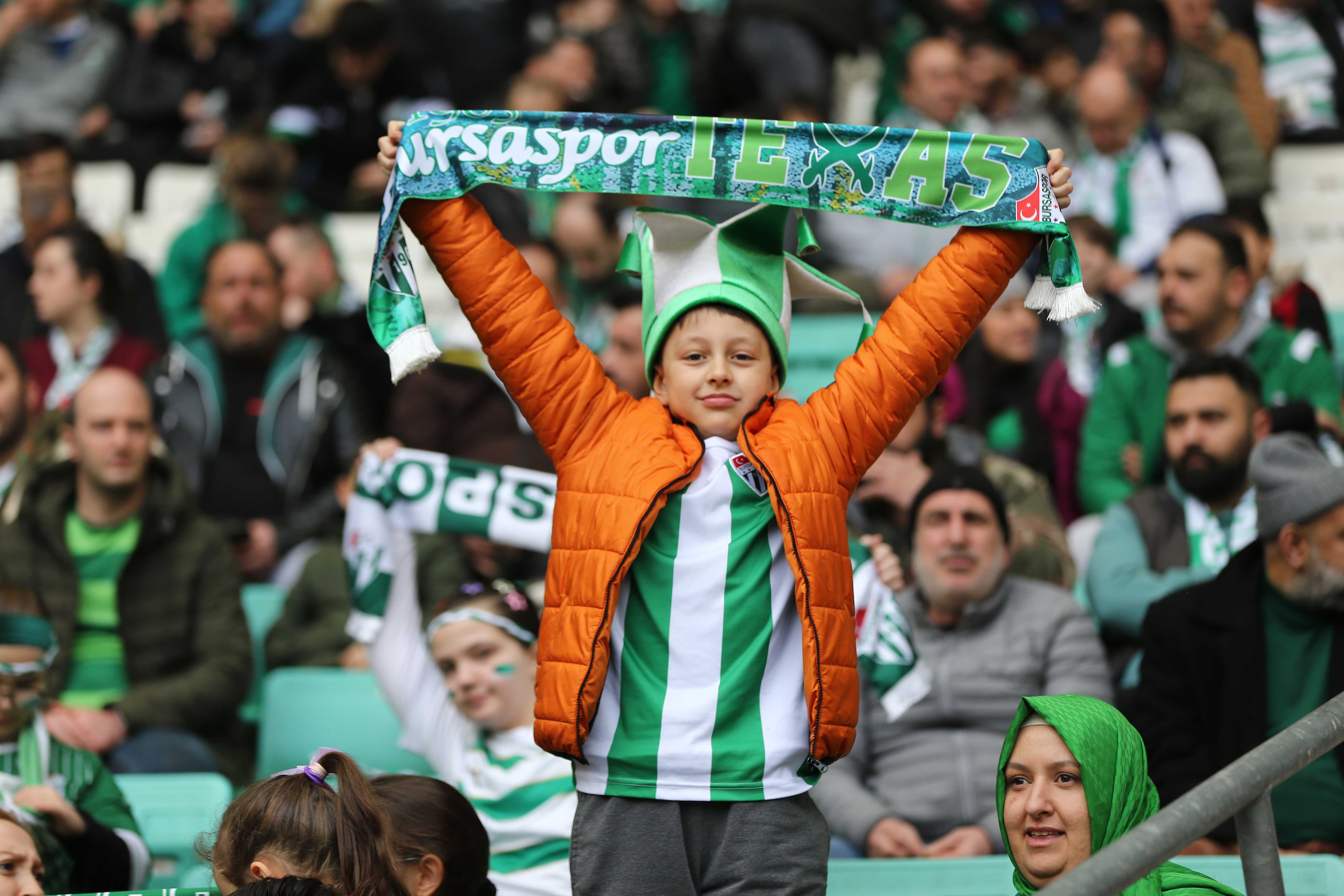 Foto Galeri (Bursaspor-Anadolu Üniversitesi maçı taraftar fotoğrafları)