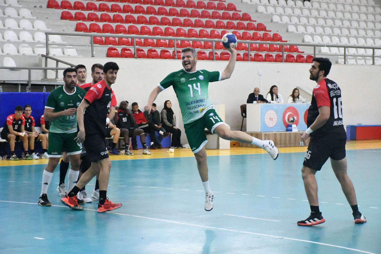 Nilüfer Belediyespor Güneysu önünde
