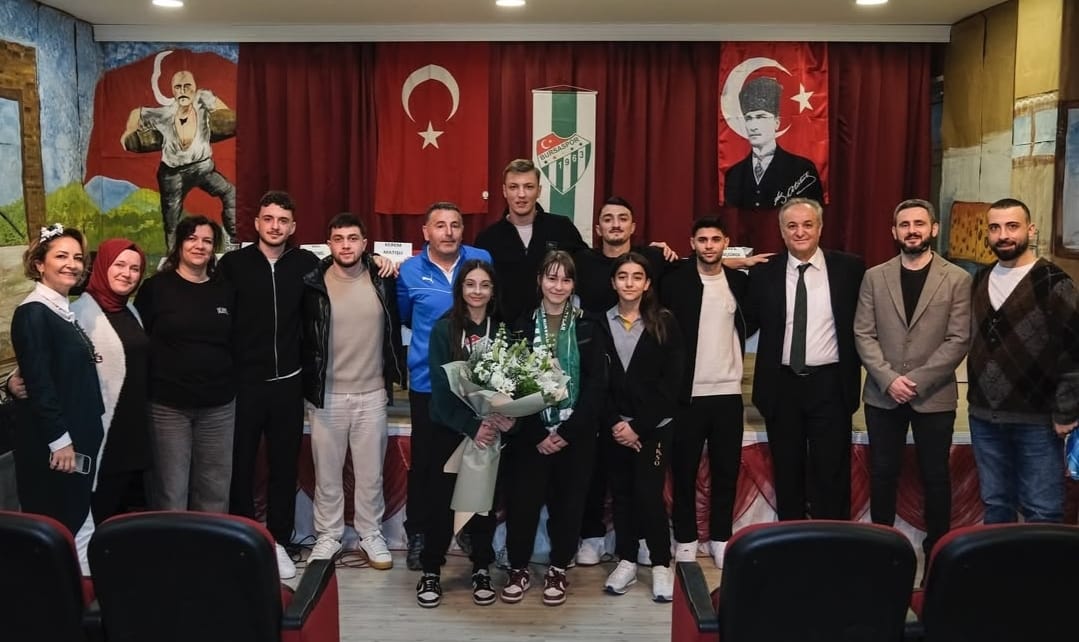 Bursaspor'un okul ziyaretinde coşku tavan yaptı
