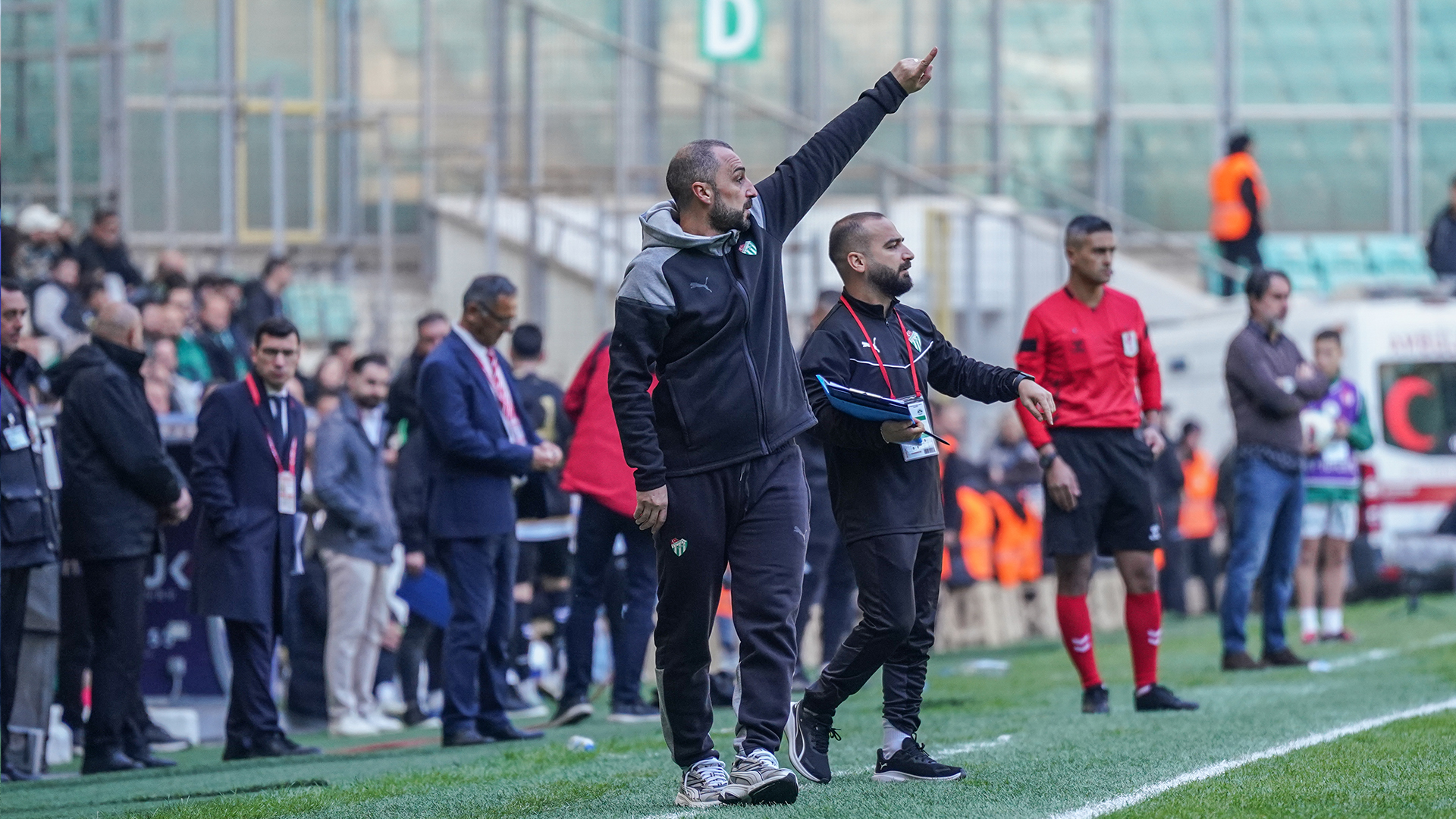 Çağlayan’dan Menotti tarzı yaklaşım!