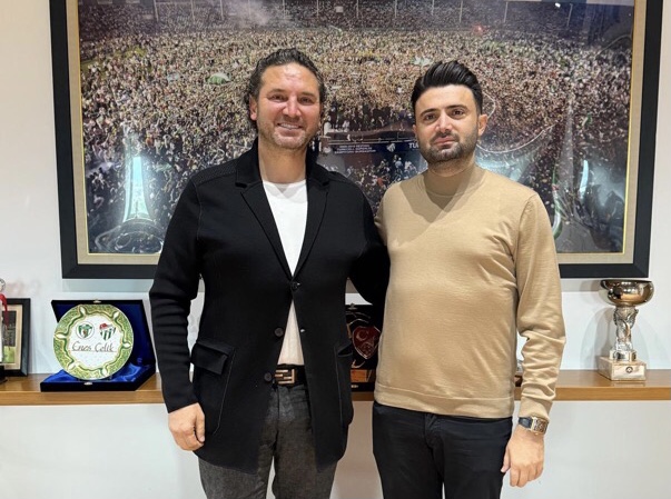 Bir yönetici daha alacağını bağışladı