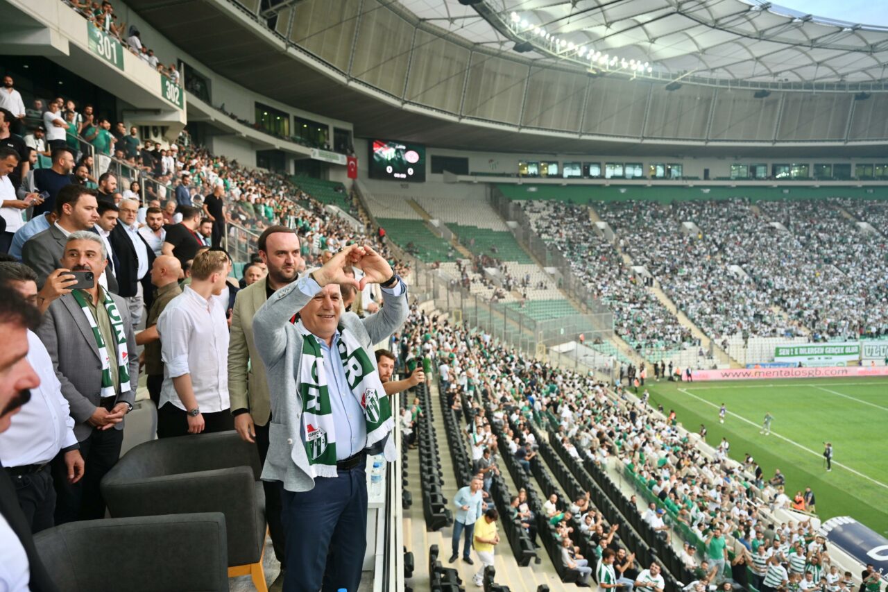Bozbey’den taraftara otobüs desteği