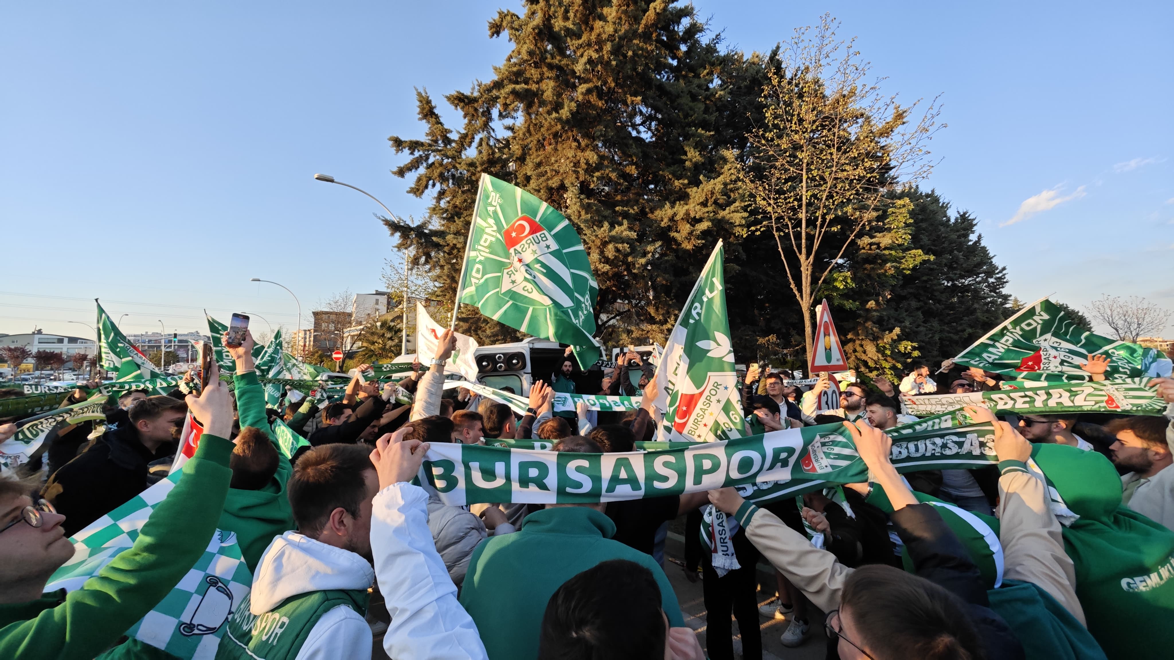 Bursa şampiyona koştu! Özlüce'de tarihi gün