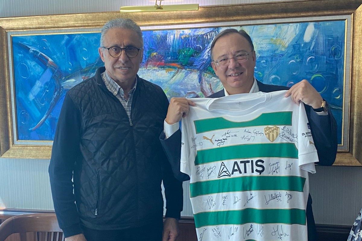 Emin İmen'den dünyaca ünlü cerraha Bursaspor forması