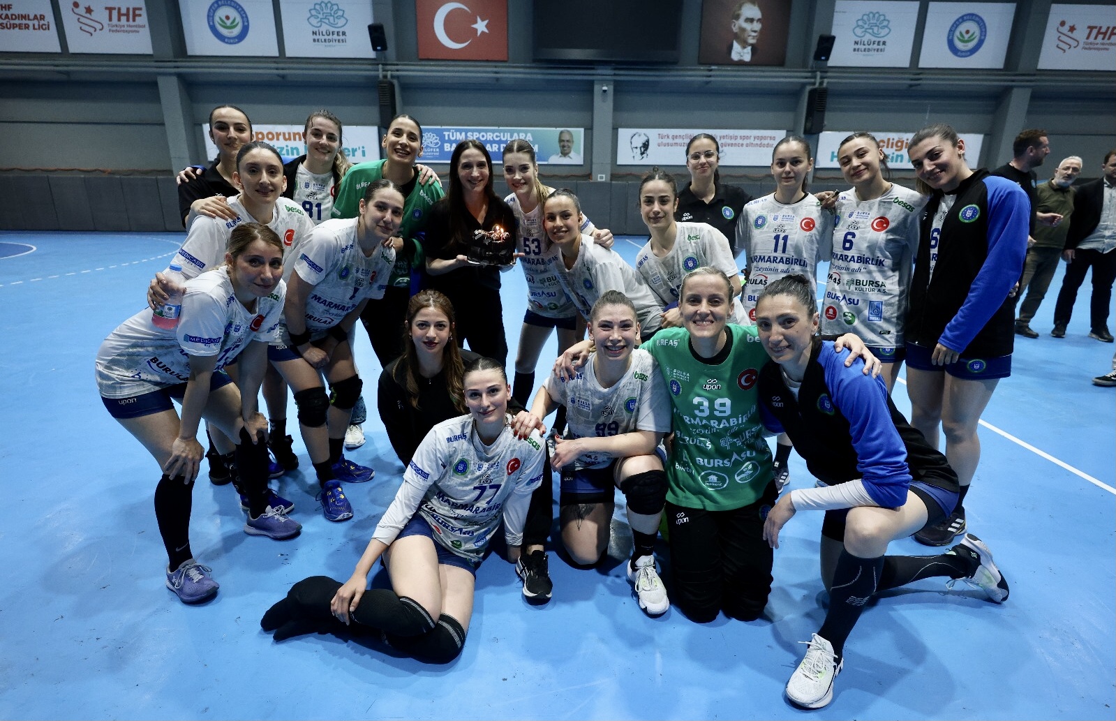 Zeynepnur’a doğum günü sürprizi!