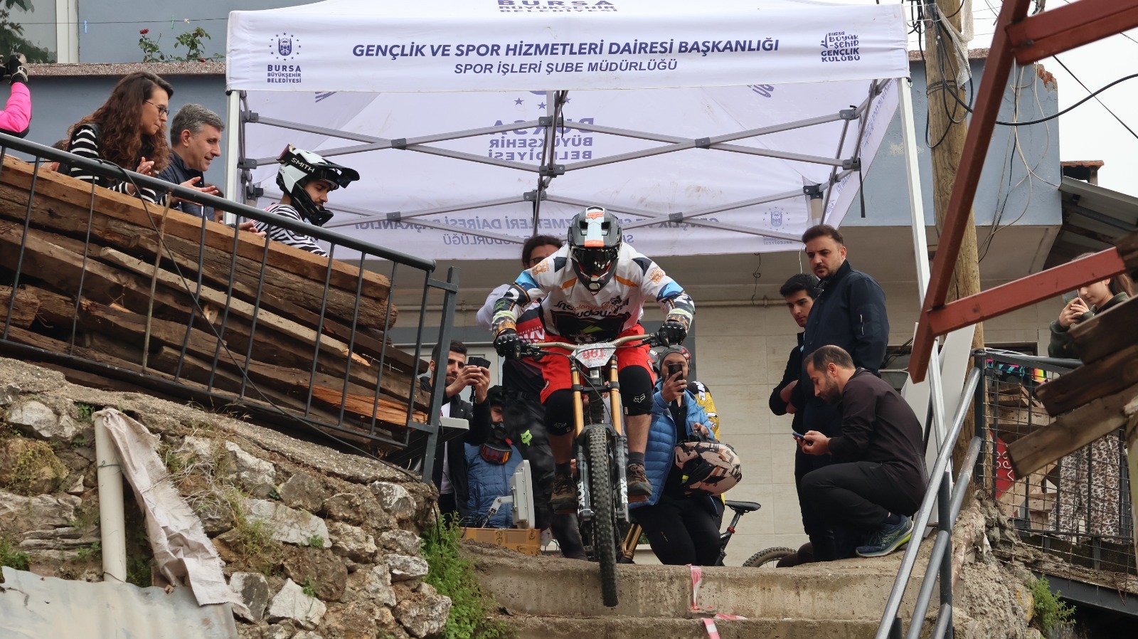 Bursa'da bisikletle şehir içi iniş heyecanı!