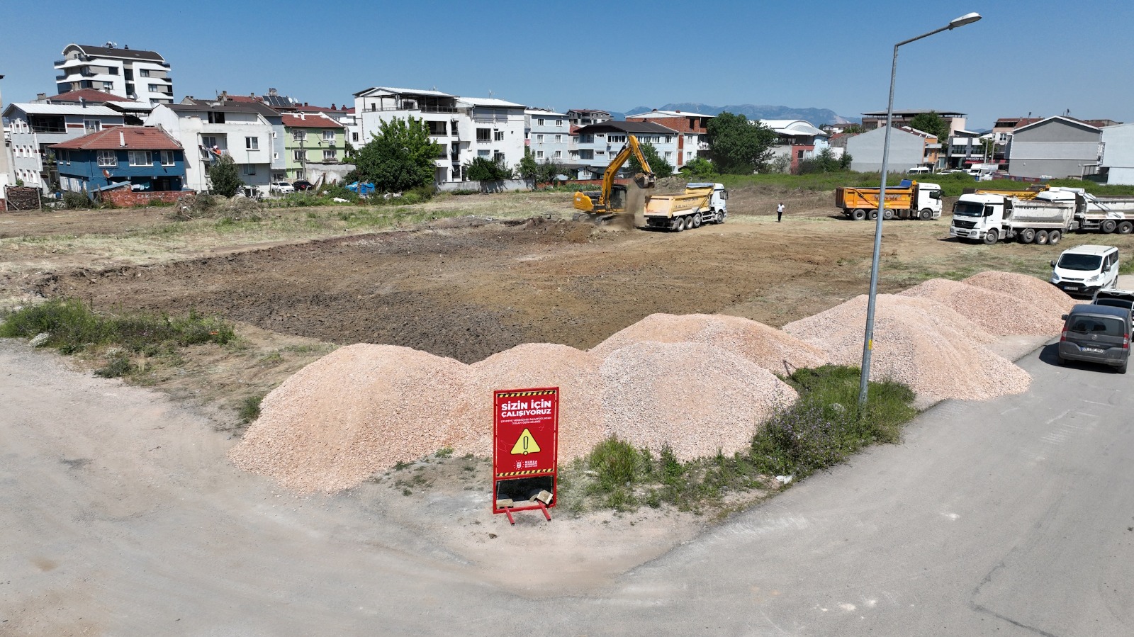 Büyükşehir’den Yunuseli’ye futbol sahası