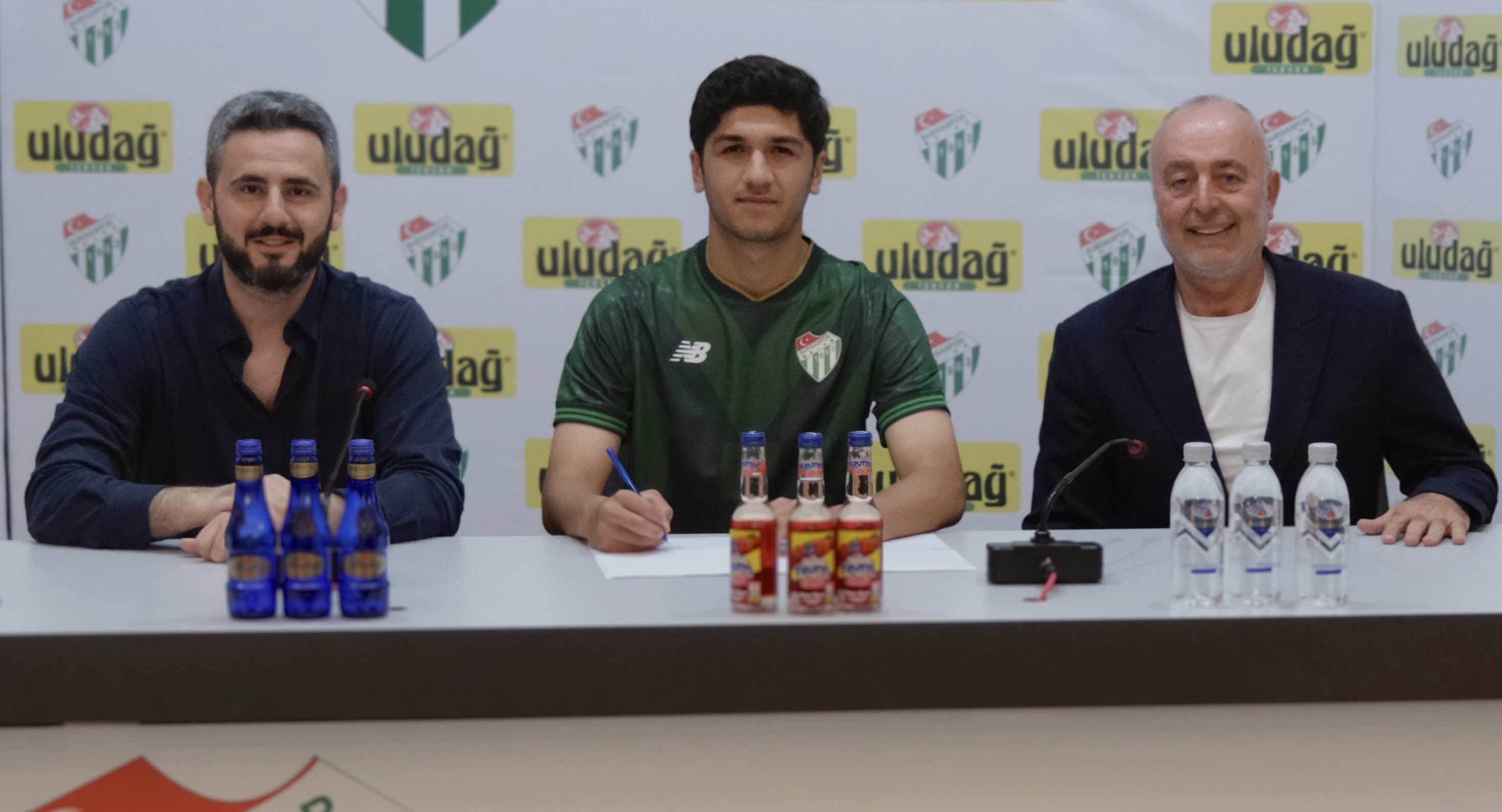 Bursaspor genç Gol Kralı'na imza attırdı!