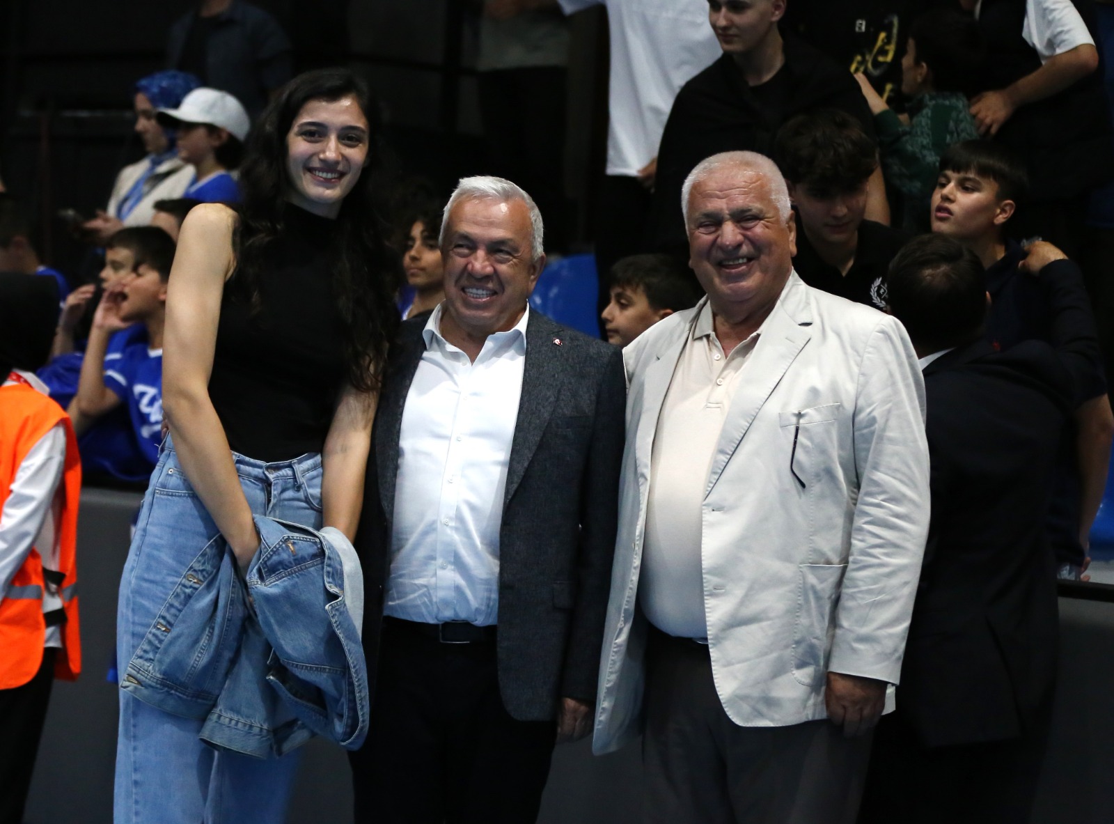 Buse Ünal’dan nişanlısına destek