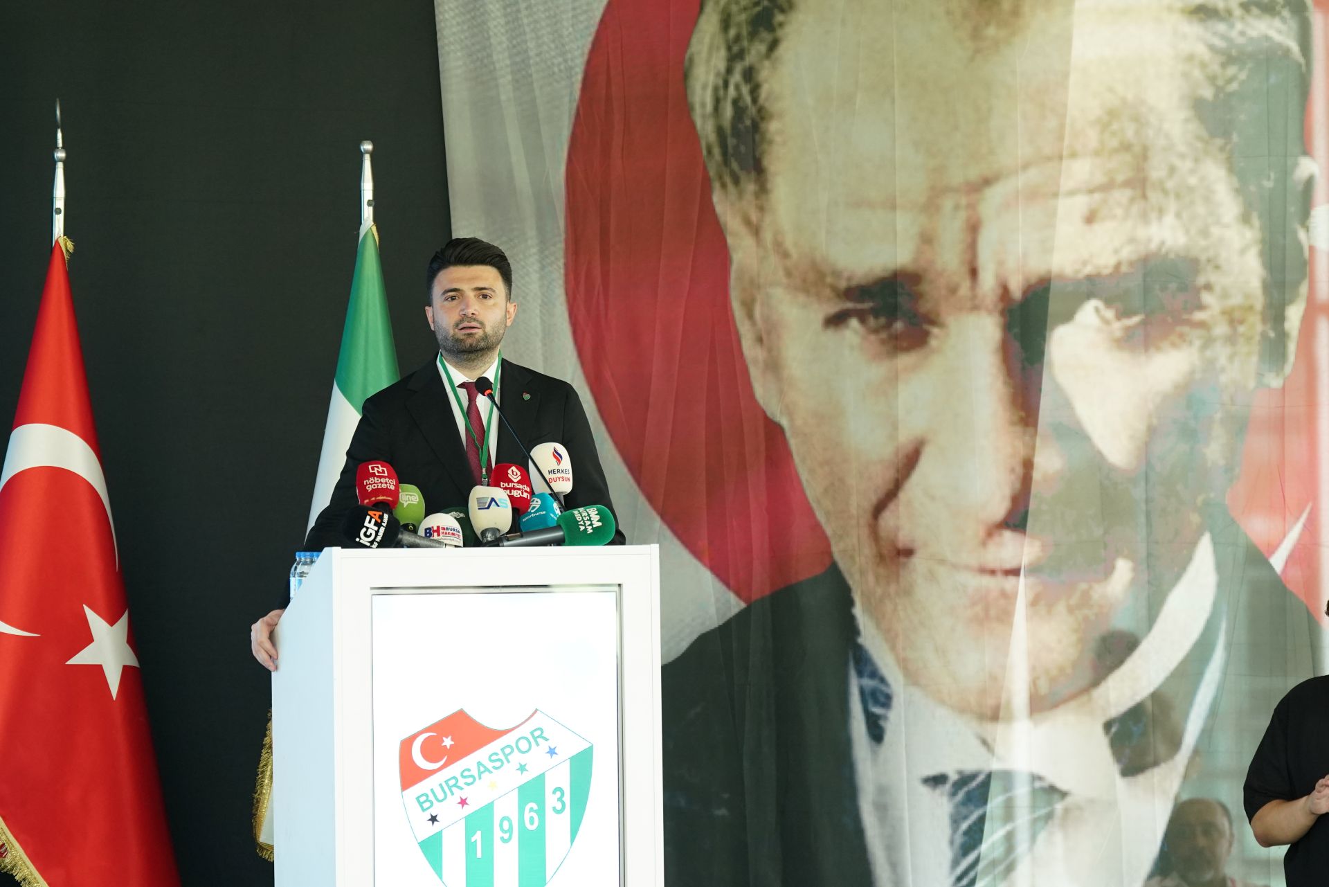 Bursaspor'un borcunun yüzde 60'ı bir kişiye... Peki nasıl çözülecek?
