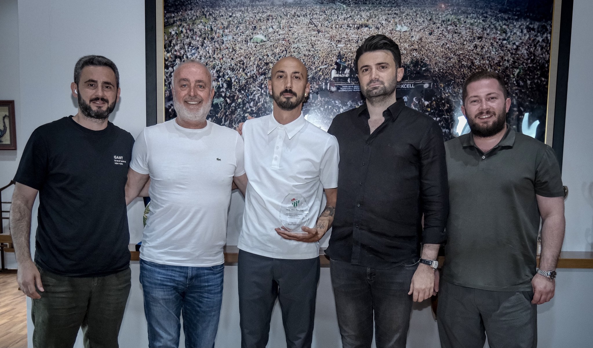 Bursaspor’dan Kaptan Özek’e plaketli veda!