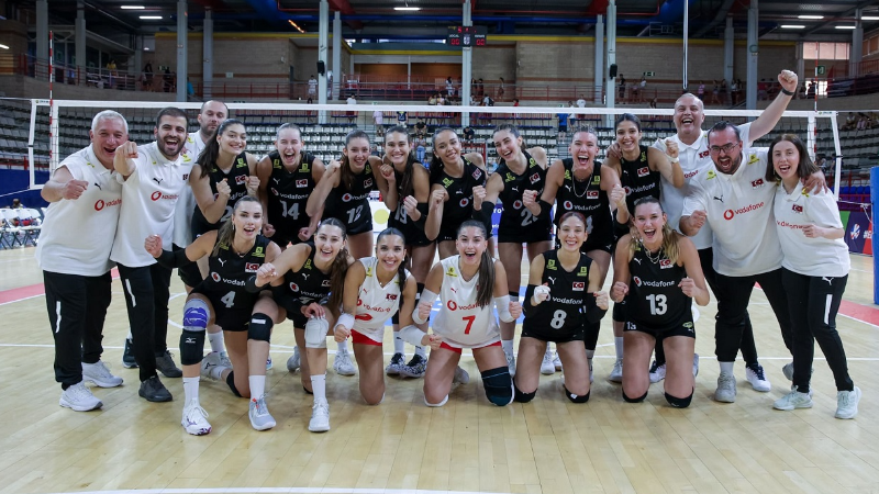 U 22 Voleybol da finallerdeyiz