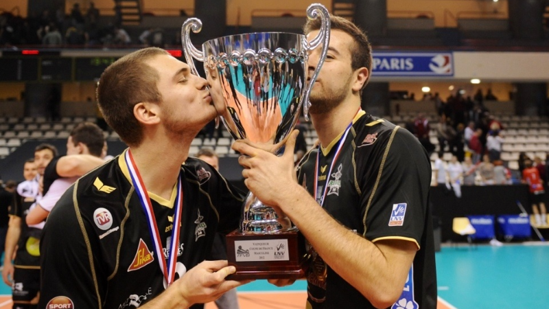 Bursa Büyükşehir voleybol sil baştan