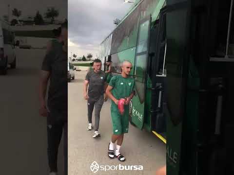Bursaspor&#39;da gençlere geleneksel &quot;Hoş geldin Traşı&quot; yapıldı... #sporbursa #sporbursatr #bursaspor
