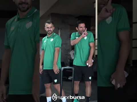 Hakkı Türker'in röportajı sırasında kaptanlardan sürpriz şaka! #sporbursatr #bursaspor