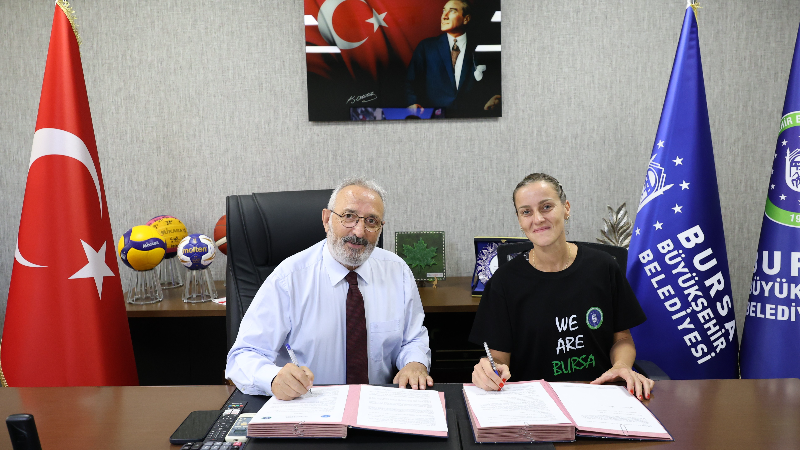 Büyükşehir Belediyespor'da imzalar atıldı