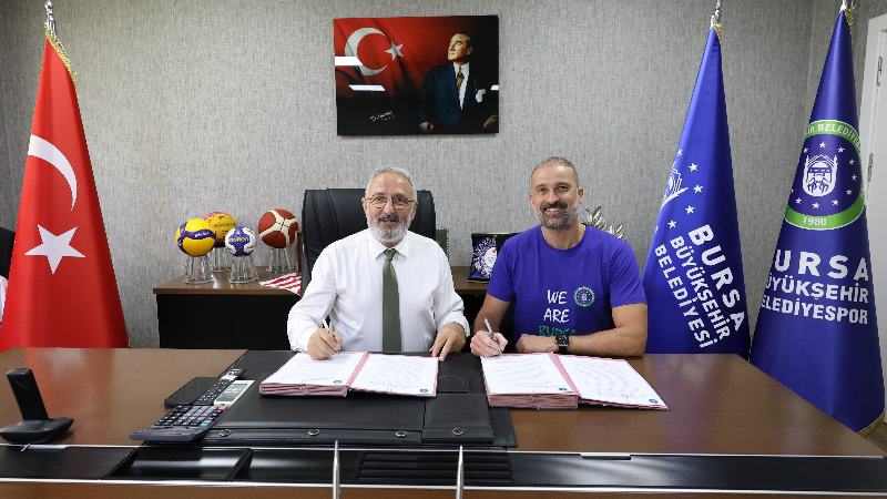 Bursa Büyükşehir voleybolda imzalar atıldı