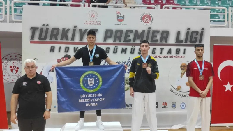 Büyükşehirli karatecilerden 7 madalya
