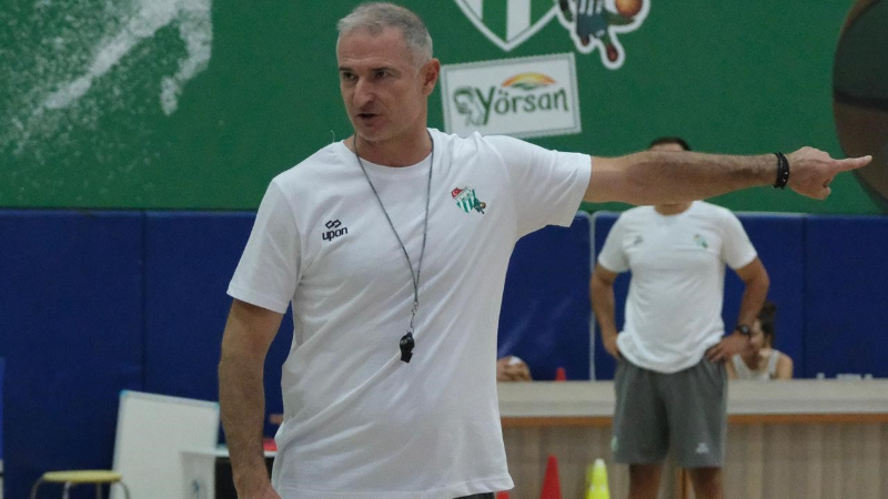 Bursaspor Basketbol kolları sıvadı