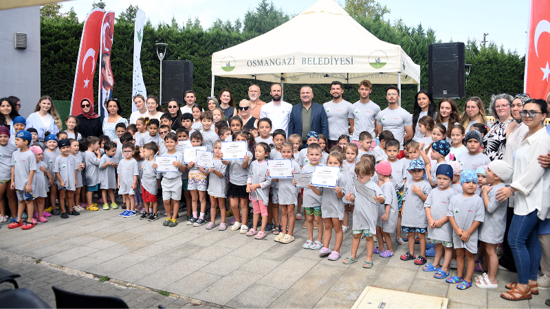 Yüzmeyi Osmangazi’de öğrendiler