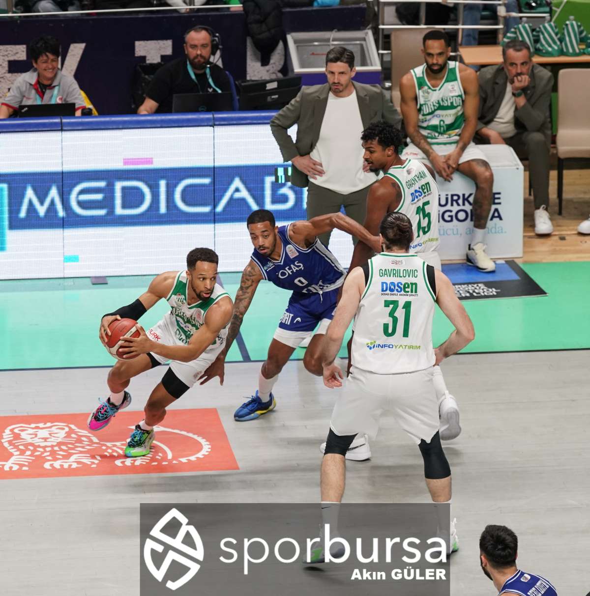 POTADA BURSA DERBİSİNDE BURSASPOR YÖRSAN TOFAŞ'I 98-93 MAĞLUP ETTİ
