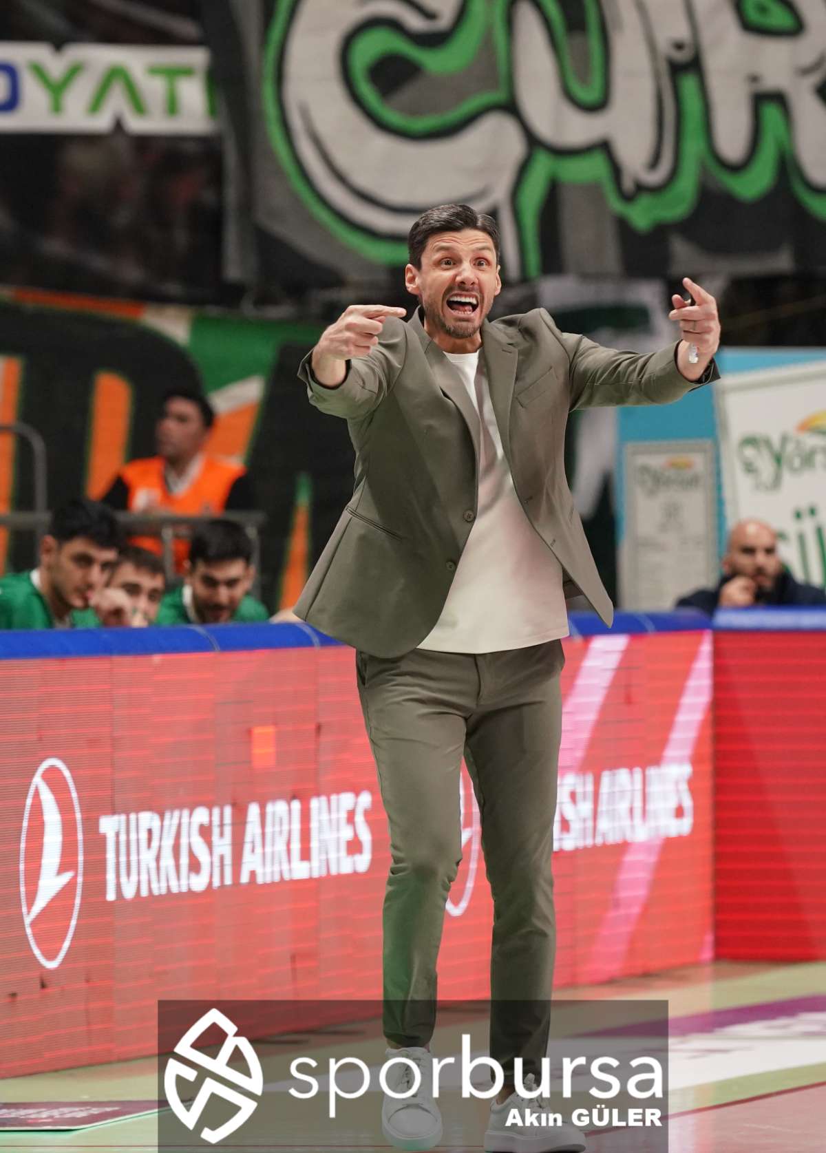 POTADA BURSA DERBİSİNDE BURSASPOR YÖRSAN TOFAŞ'I 98-93 MAĞLUP ETTİ
