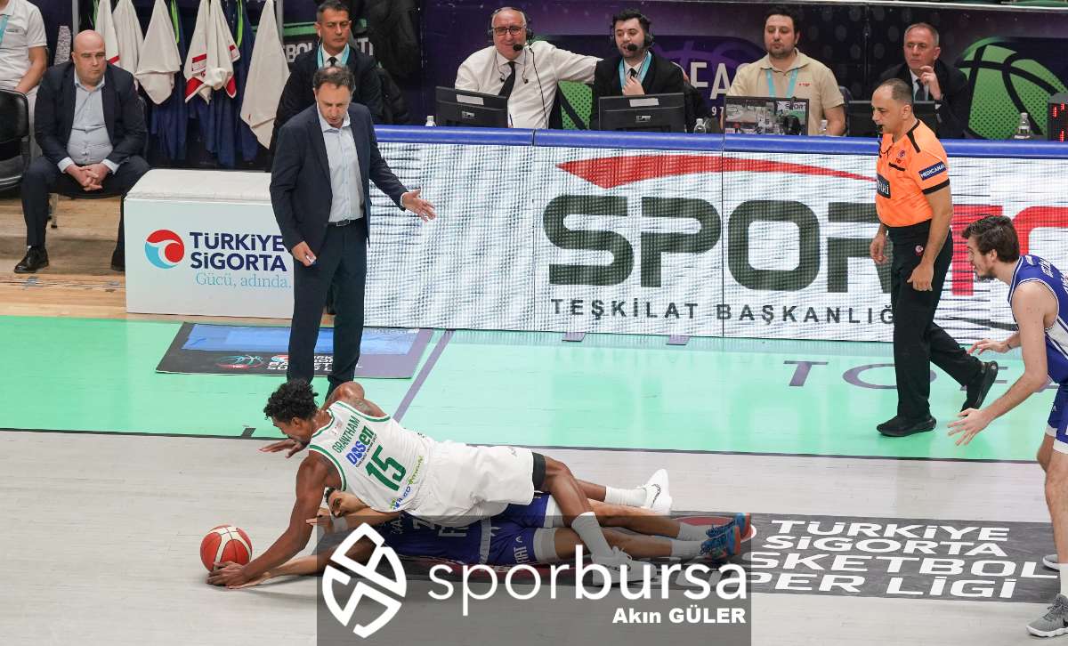 POTADA BURSA DERBİSİNDE BURSASPOR YÖRSAN TOFAŞ'I 98-93 MAĞLUP ETTİ
