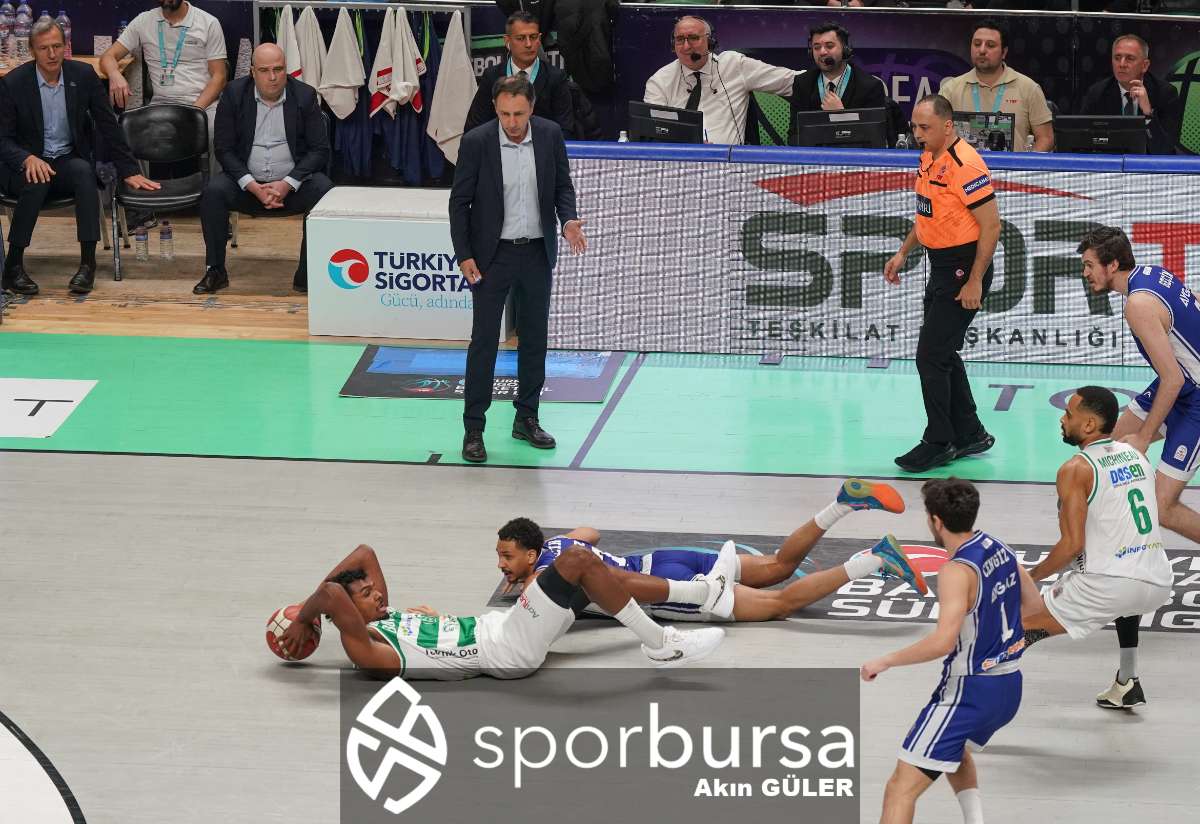 POTADA BURSA DERBİSİNDE BURSASPOR YÖRSAN TOFAŞ'I 98-93 MAĞLUP ETTİ