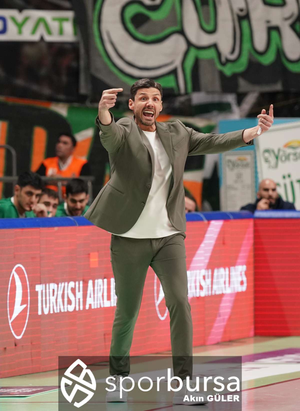 POTADA BURSA DERBİSİNDE BURSASPOR YÖRSAN TOFAŞ'I 98-93 MAĞLUP ETTİ