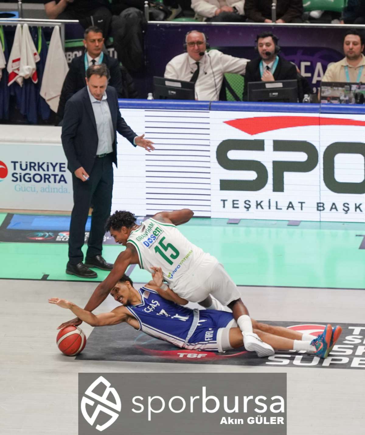 POTADA BURSA DERBİSİNDE BURSASPOR YÖRSAN TOFAŞ'I 98-93 MAĞLUP ETTİ