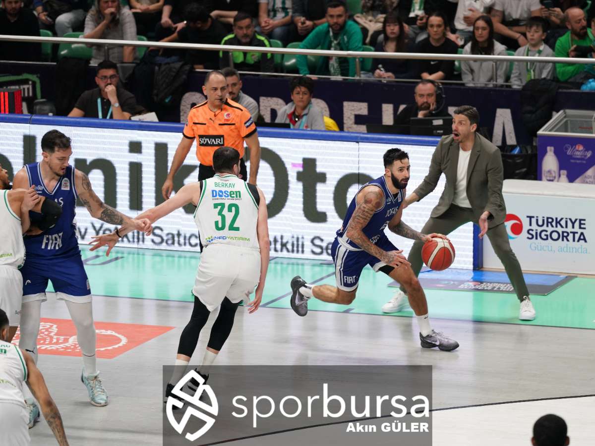 POTADA BURSA DERBİSİNDE BURSASPOR YÖRSAN TOFAŞ'I 98-93 MAĞLUP ETTİ
