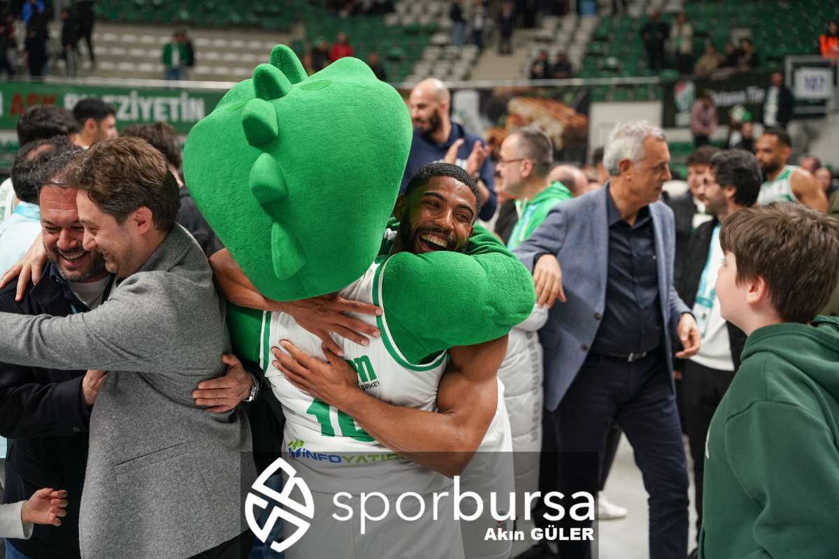 POTADA BURSA DERBİSİNDE BURSASPOR YÖRSAN TOFAŞ'I 98-93 MAĞLUP ETTİ