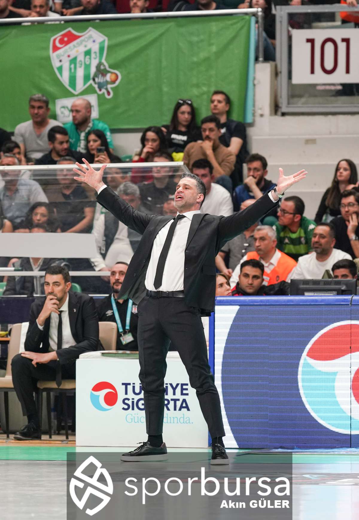 BURSASPOR YÖRSAN - BEŞİKTAŞ FİBABANKA MAÇ FOTOĞRAFLARI