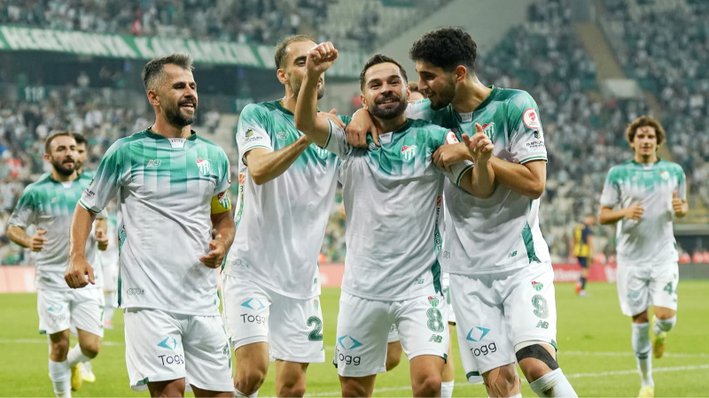 Bursaspor gol şov yaparak turladı!