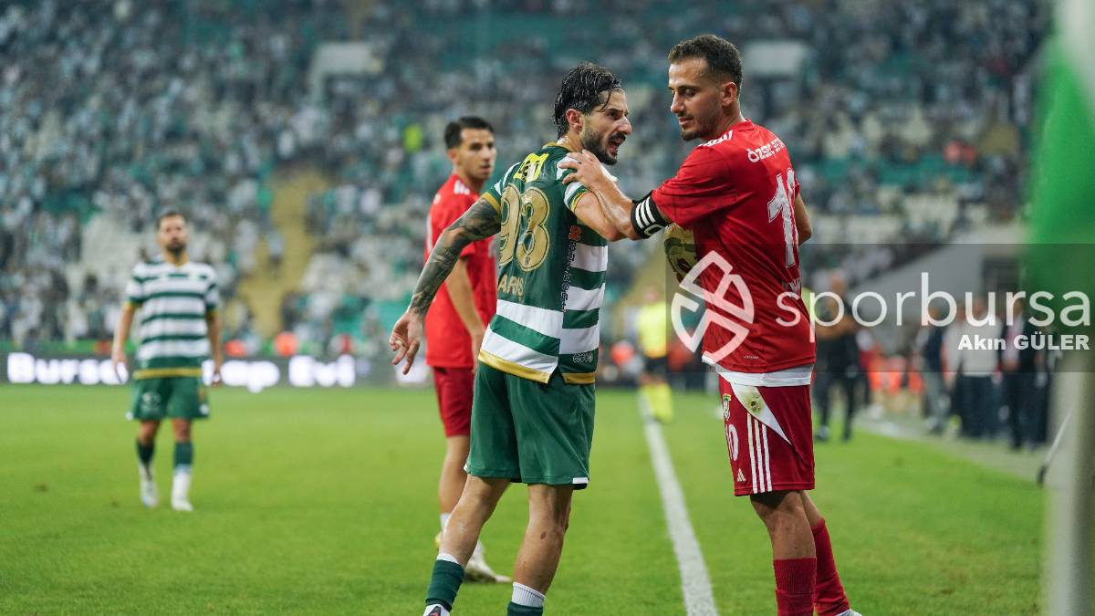 BURSASPOR - ARNAVUTKÖY BELEDİYESPOR MAÇ FOTOĞRAFLARI