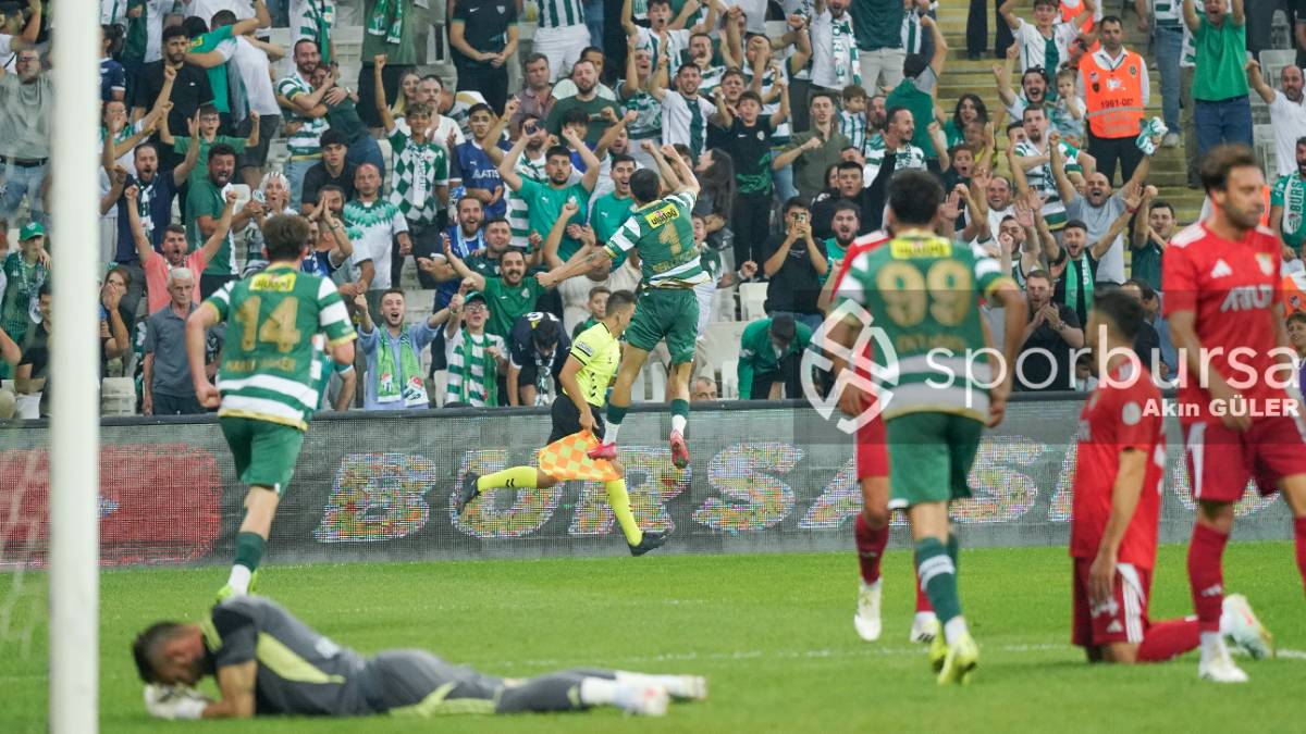 BURSASPOR - ARNAVUTKÖY BELEDİYESPOR MAÇ FOTOĞRAFLARI