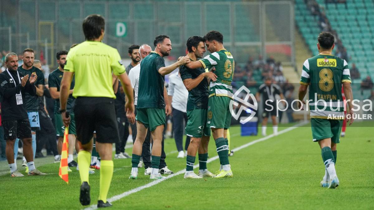 BURSASPOR - ARNAVUTKÖY BELEDİYESPOR MAÇ FOTOĞRAFLARI