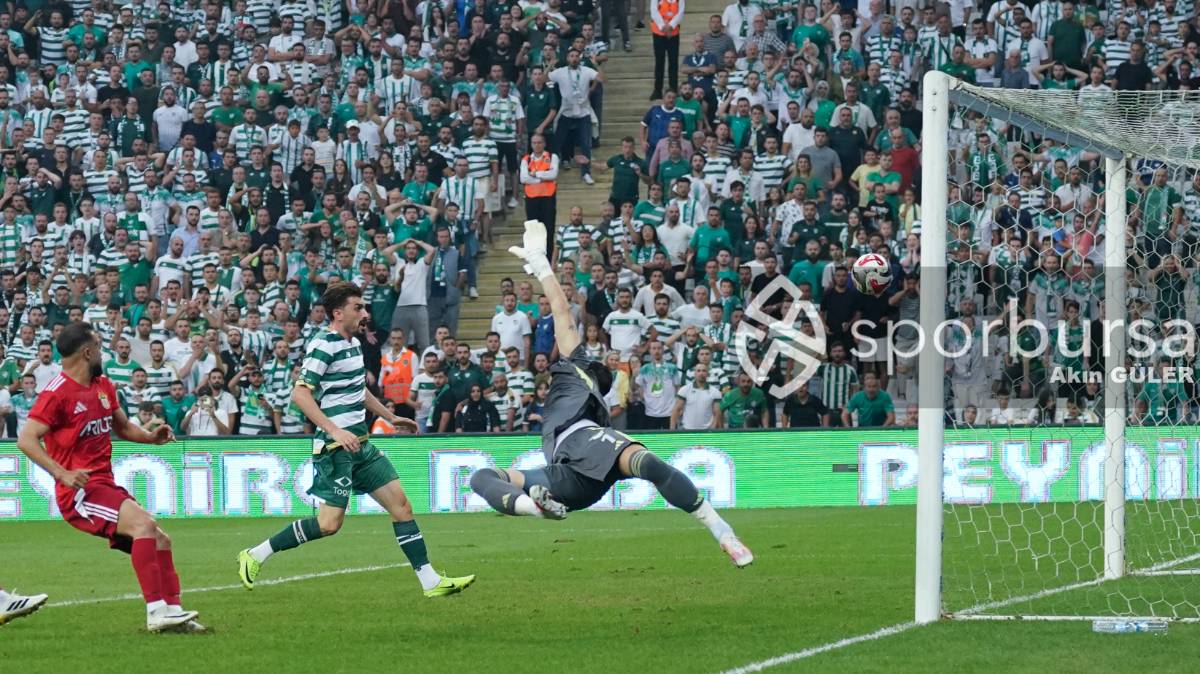 BURSASPOR - ARNAVUTKÖY BELEDİYESPOR MAÇ FOTOĞRAFLARI