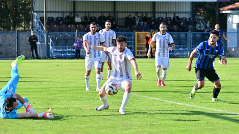 Karacabey Belediyespor evinde yıkıldı