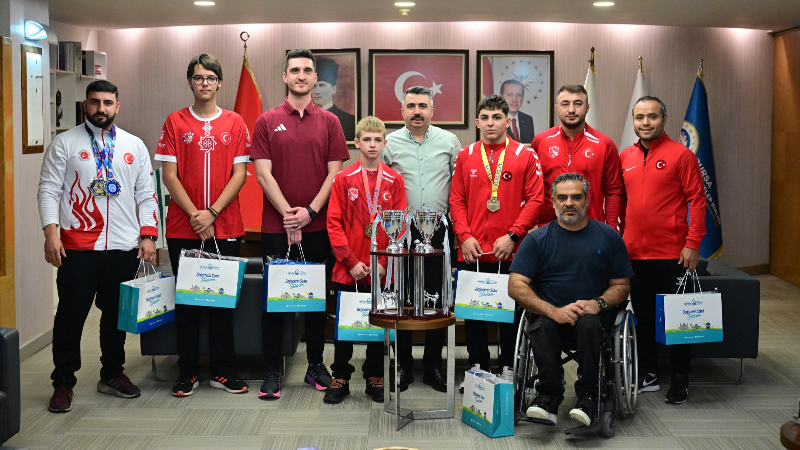 Başkan Yılmaz şampiyonları ağırladı