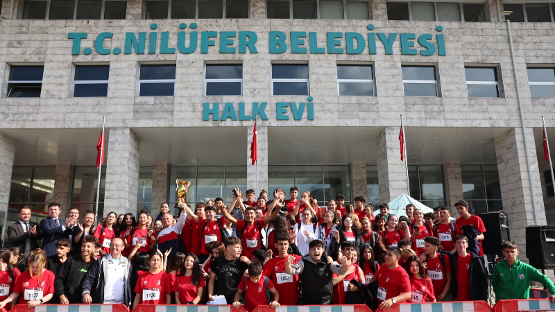 Nilüfer’de öğrenciler Cumhuriyet için koştu