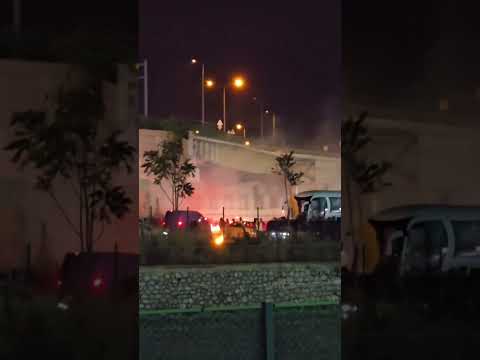 Muş taraftarı maç sonrası tribünden çıktıktan sonra taşkınlık yaptı