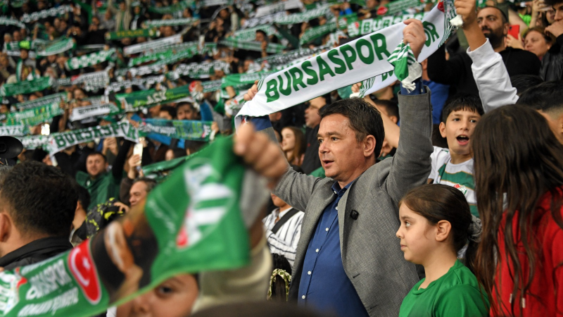 Osmangazi Belediyesi Bursaspor sevgisi aşılıyor