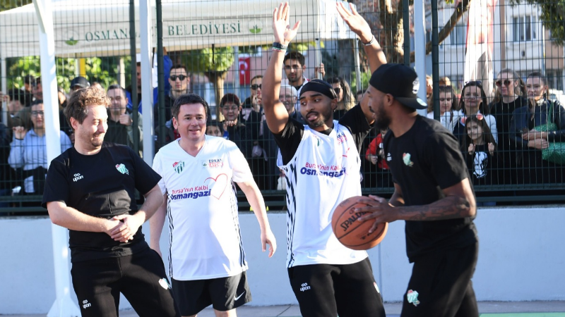 Osmangazi’de basketler Cumhuriyet için atıldı