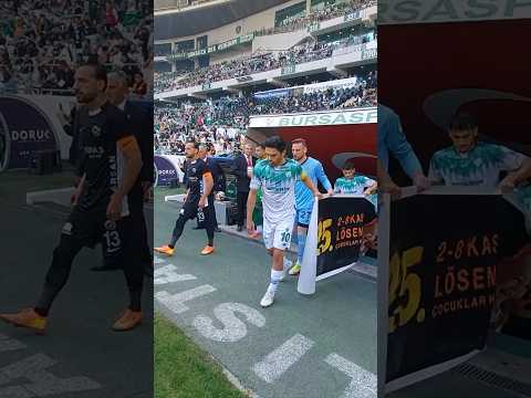 2-8 Kasım Lösemili Çocuklar Haftası&#39;nda Bursaspor, anlamlı bir pankartla sahaya çıktı. #bursaspor